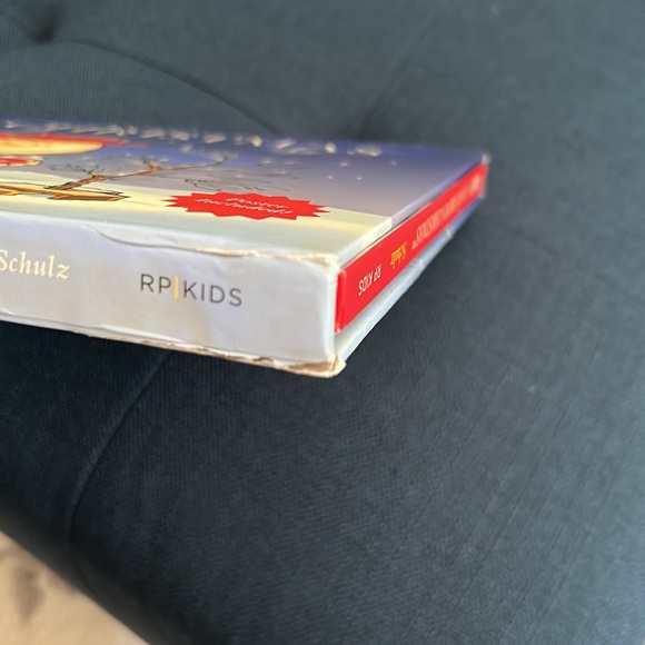 A Charlie Brown Christmas boxed book set  and coloring kit - Picture 7 of 13